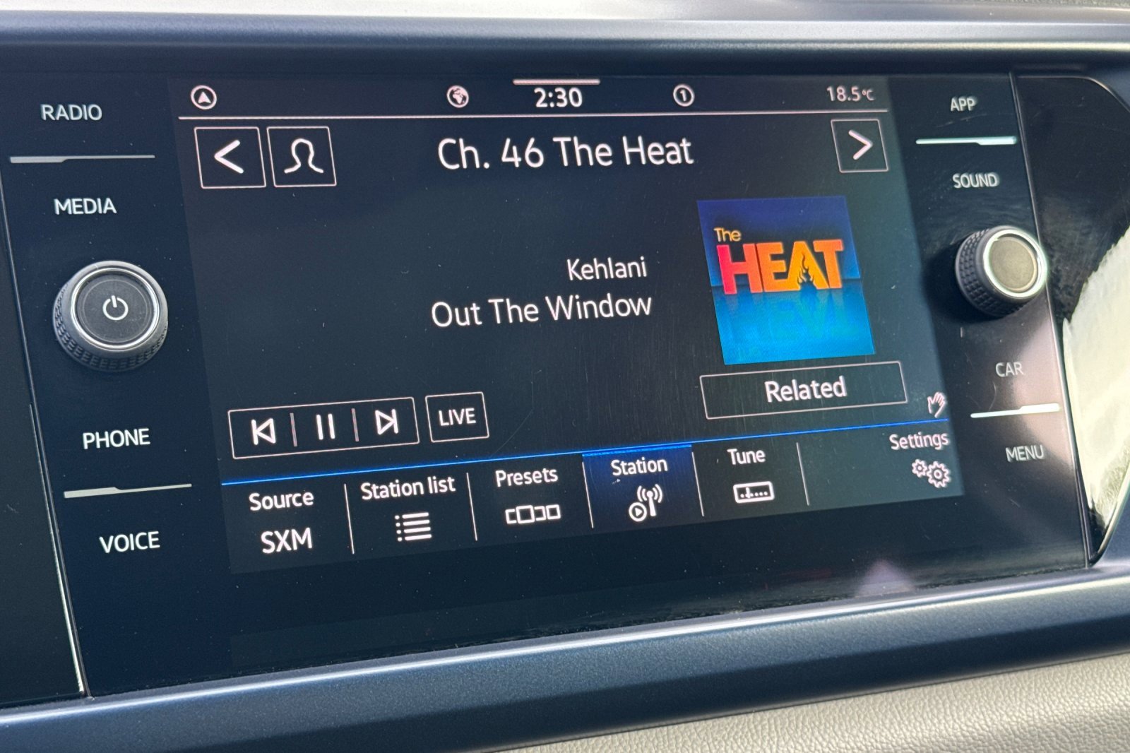 Used 2023 Volkswagen Taos SE w/ Panoramic Sunroof Package image 18