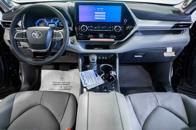 New 2025 Toyota Highlander Platinum image 20