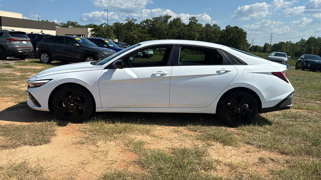 Certified 2026 Hyundai Elantra Sport FWD image 4