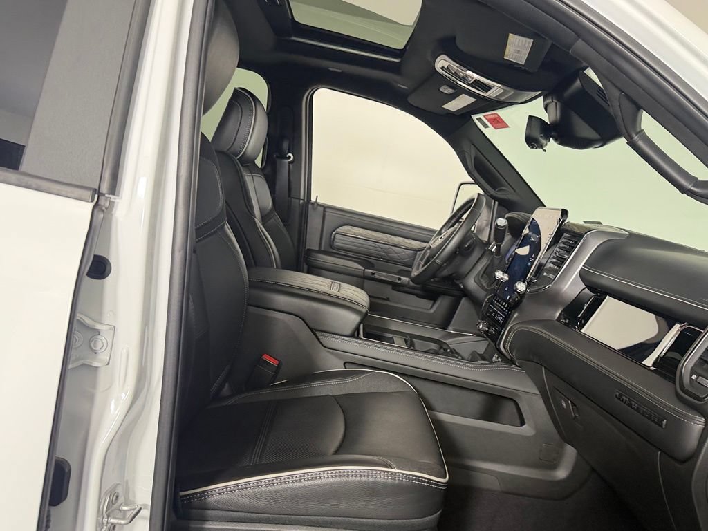 Used 2025 RAM 3500 Limited AWD/4WD image 32