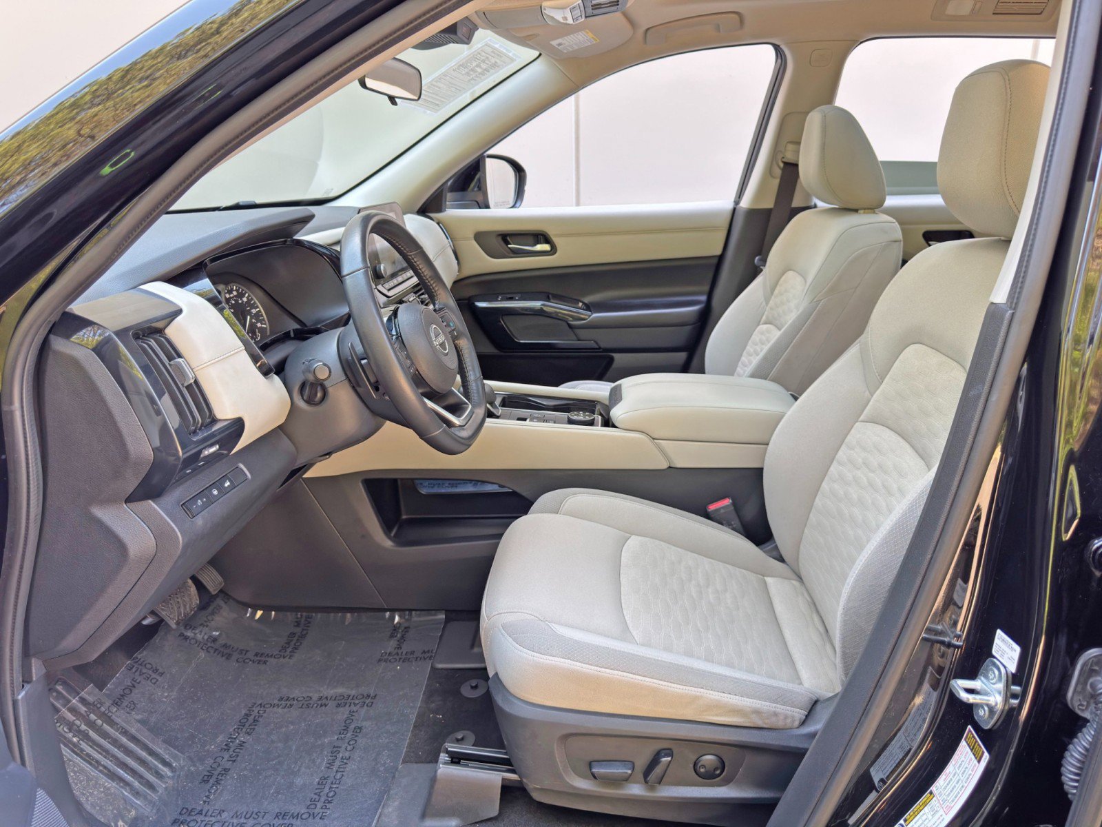 Used 2022 Nissan Pathfinder SV w/ SV Premium Package image 16