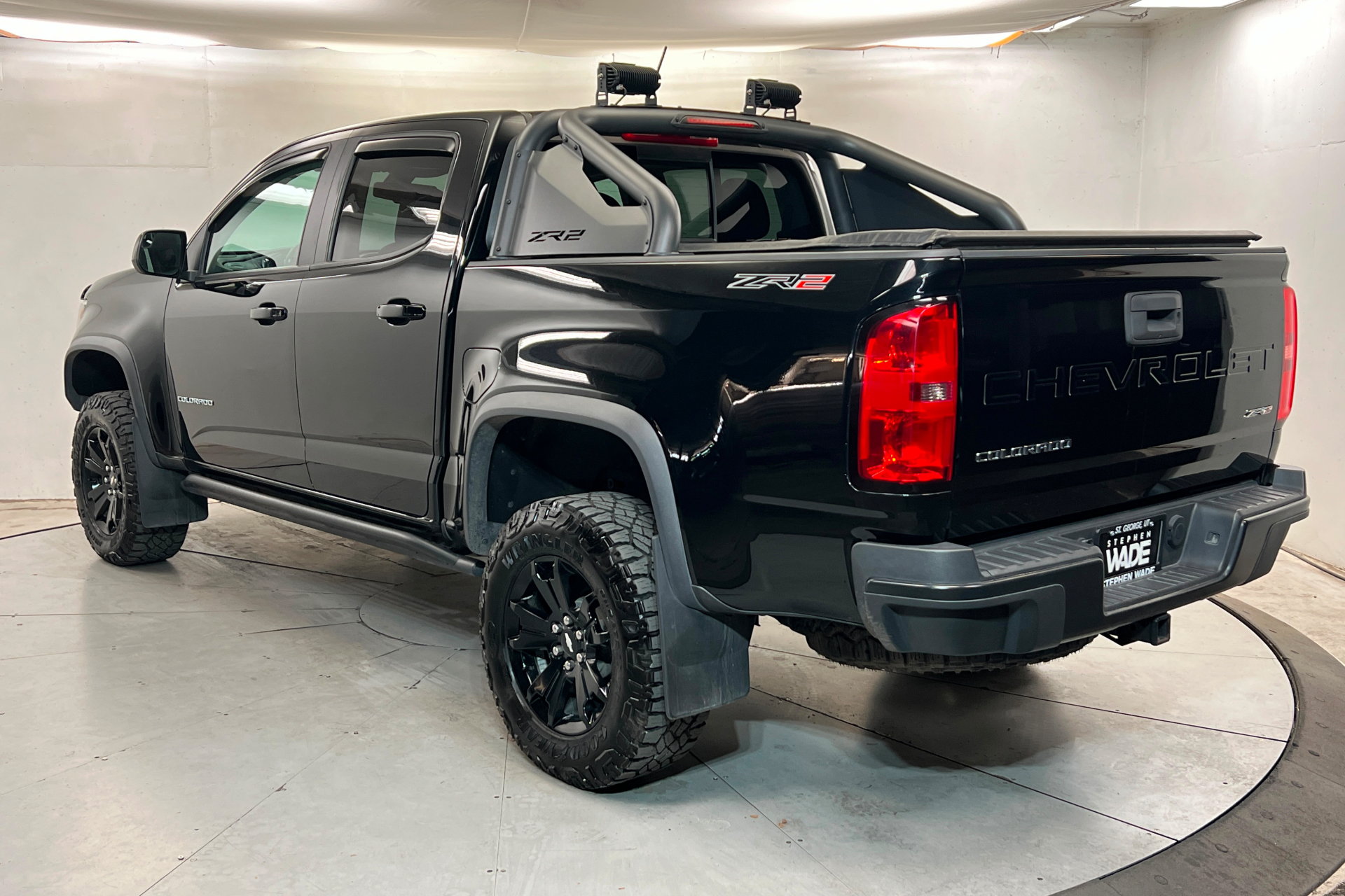 Used 2021 Chevrolet Colorado ZR2 w/ ZR2 Midnight Special Edition AWD/4WD image 3