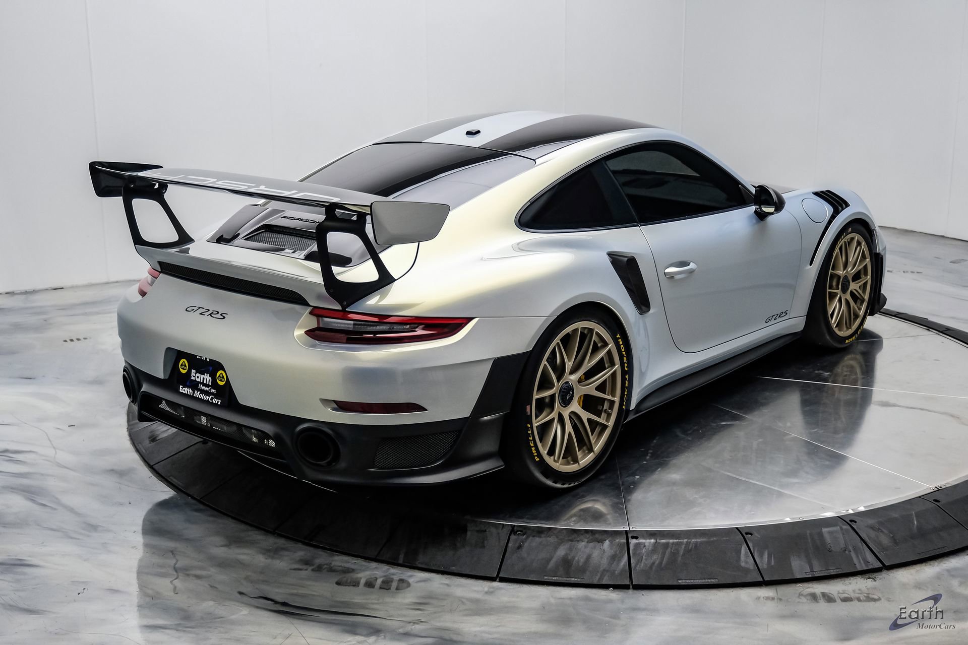 Used 2018 Porsche 911 GT2 RS w/ Weissach Package RWD image 21