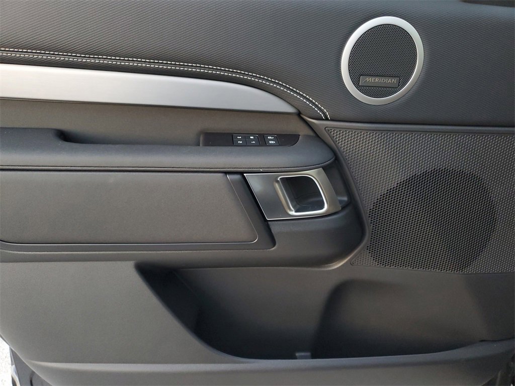 New 2026 Land Rover Discovery Limited Edition image 11