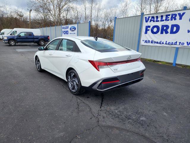 Used 2025 Hyundai Elantra SEL image 3