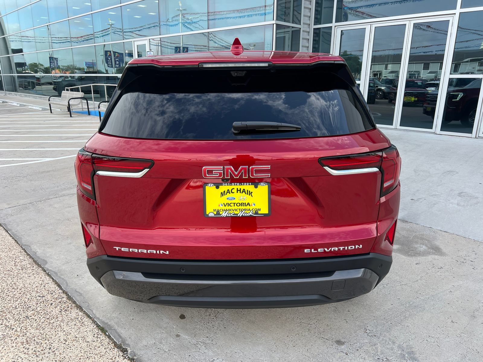 Used 2026 GMC Terrain Elevation w/ Technology Package II FWD image 4