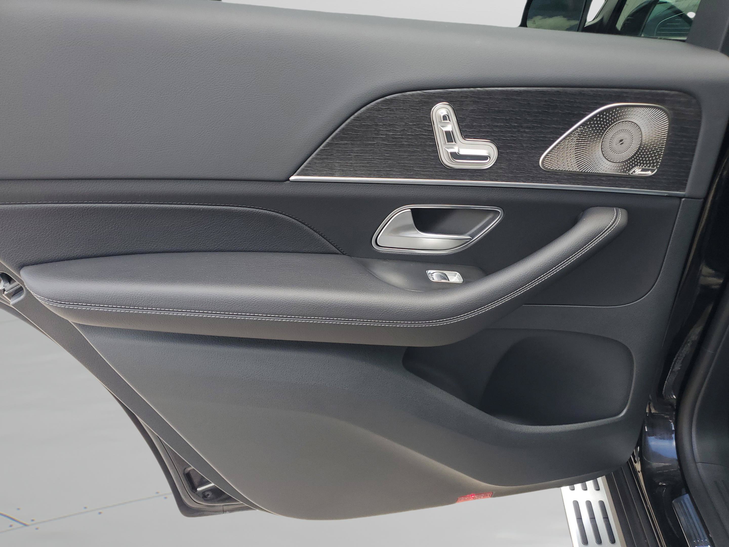 Certified 2026 Mercedes-Benz GLS 450 4MATIC image 9