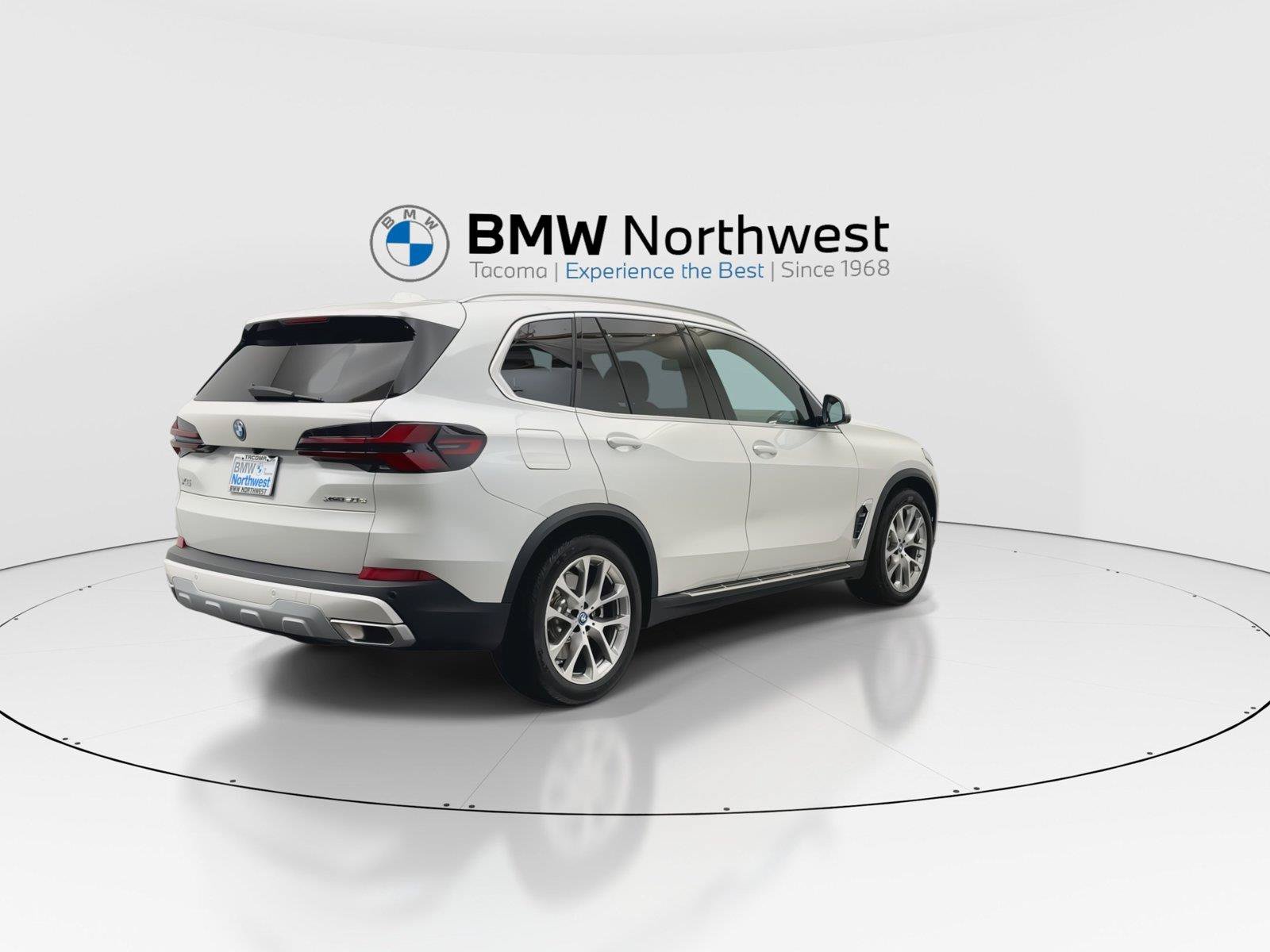 Used 2024 BMW X5 xDrive50e w/ Premium Package AWD/4WD image 3
