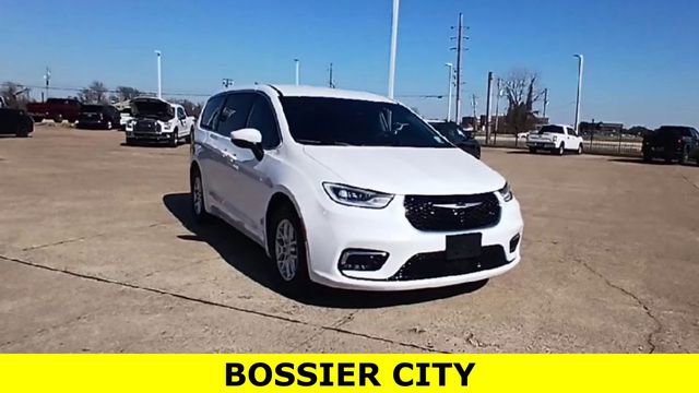 Used 2023 Chrysler Pacifica Touring-L image 4