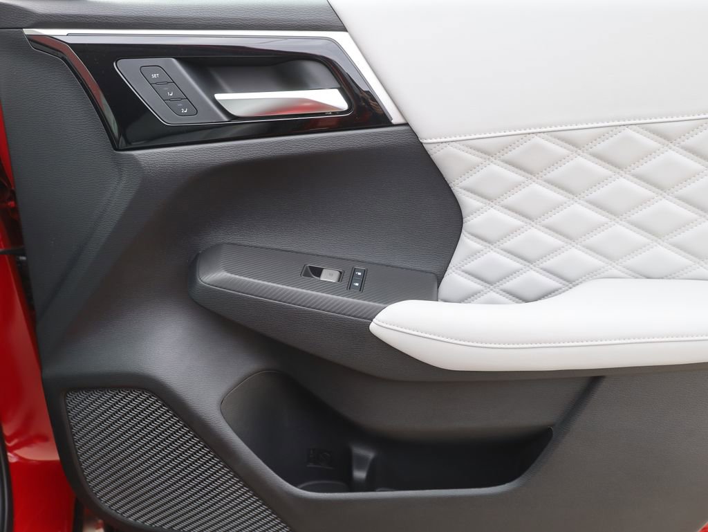 New 2025 Mitsubishi Outlander SEL image 16