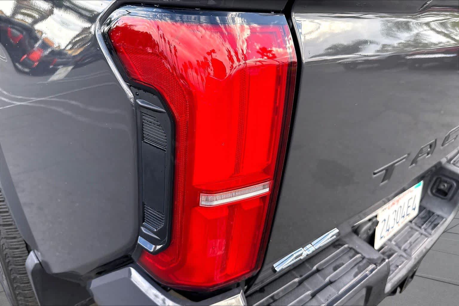 Used 2025 Toyota Tacoma SR5 AWD/4WD image 28