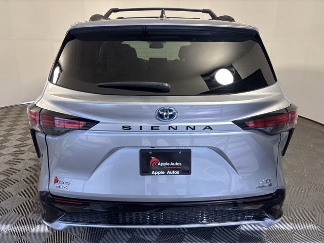 Used 2022 Toyota Sienna XSE AWD/4WD image 5