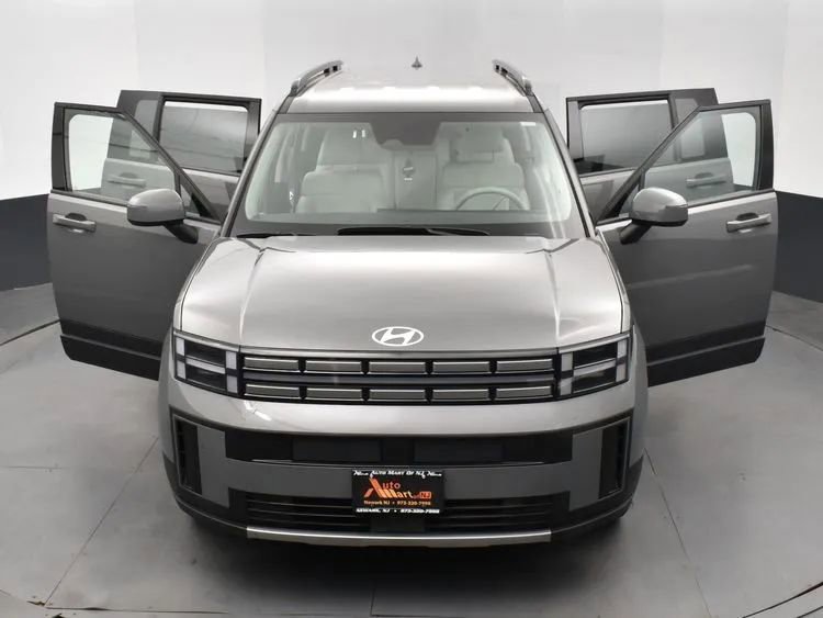 Used 2025 Hyundai Santa Fe SEL FWD image 10