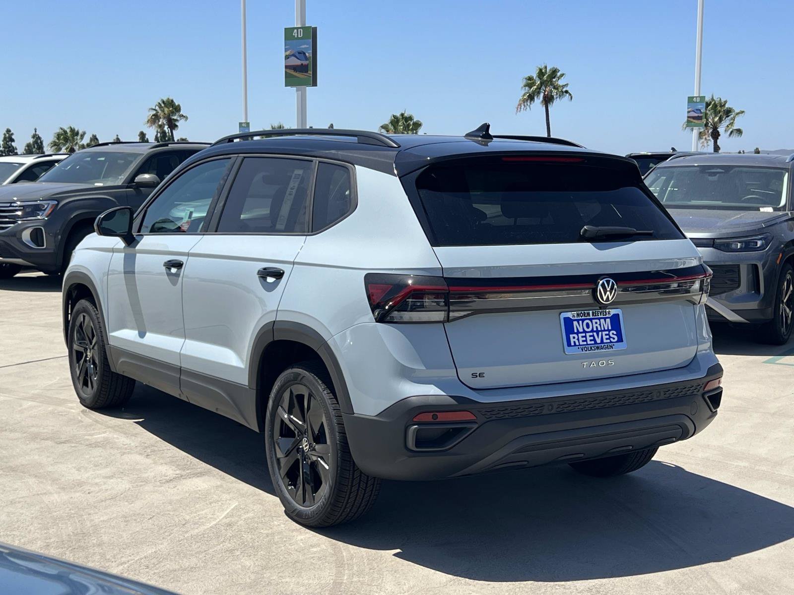 New 2026 Volkswagen Taos SE FWD image 4