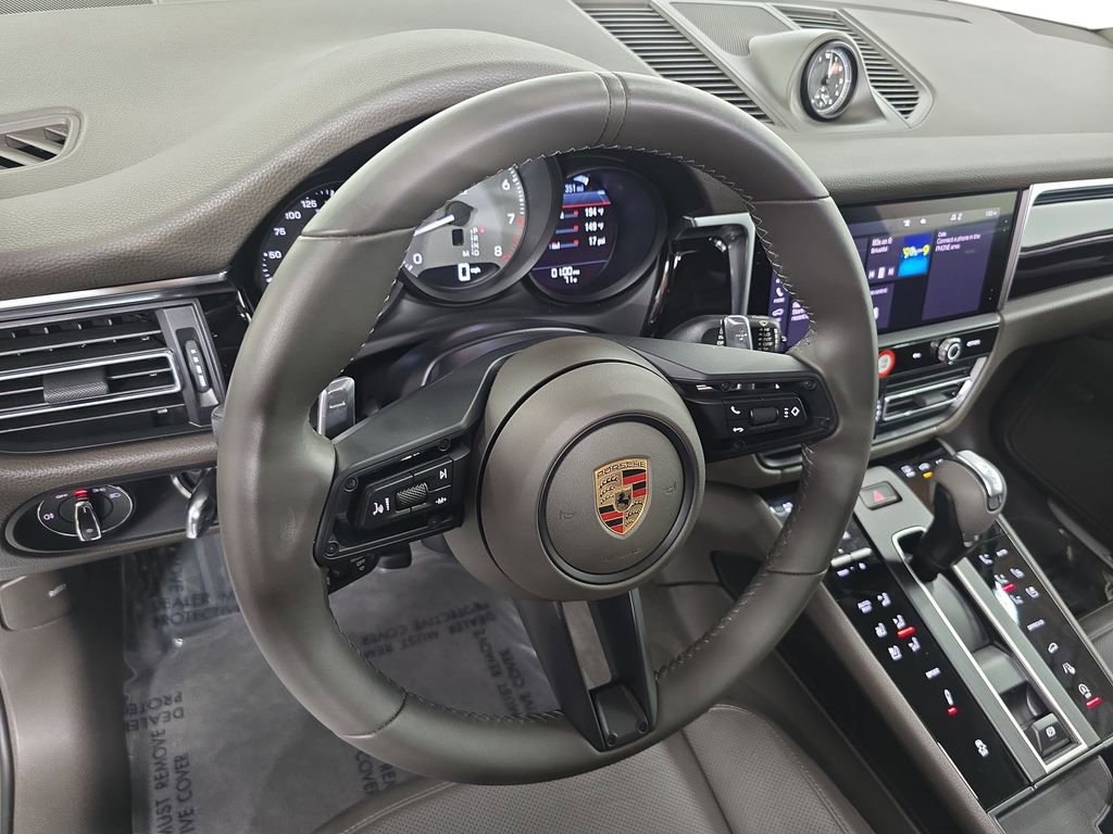Certified 2024 Porsche Macan S image 4