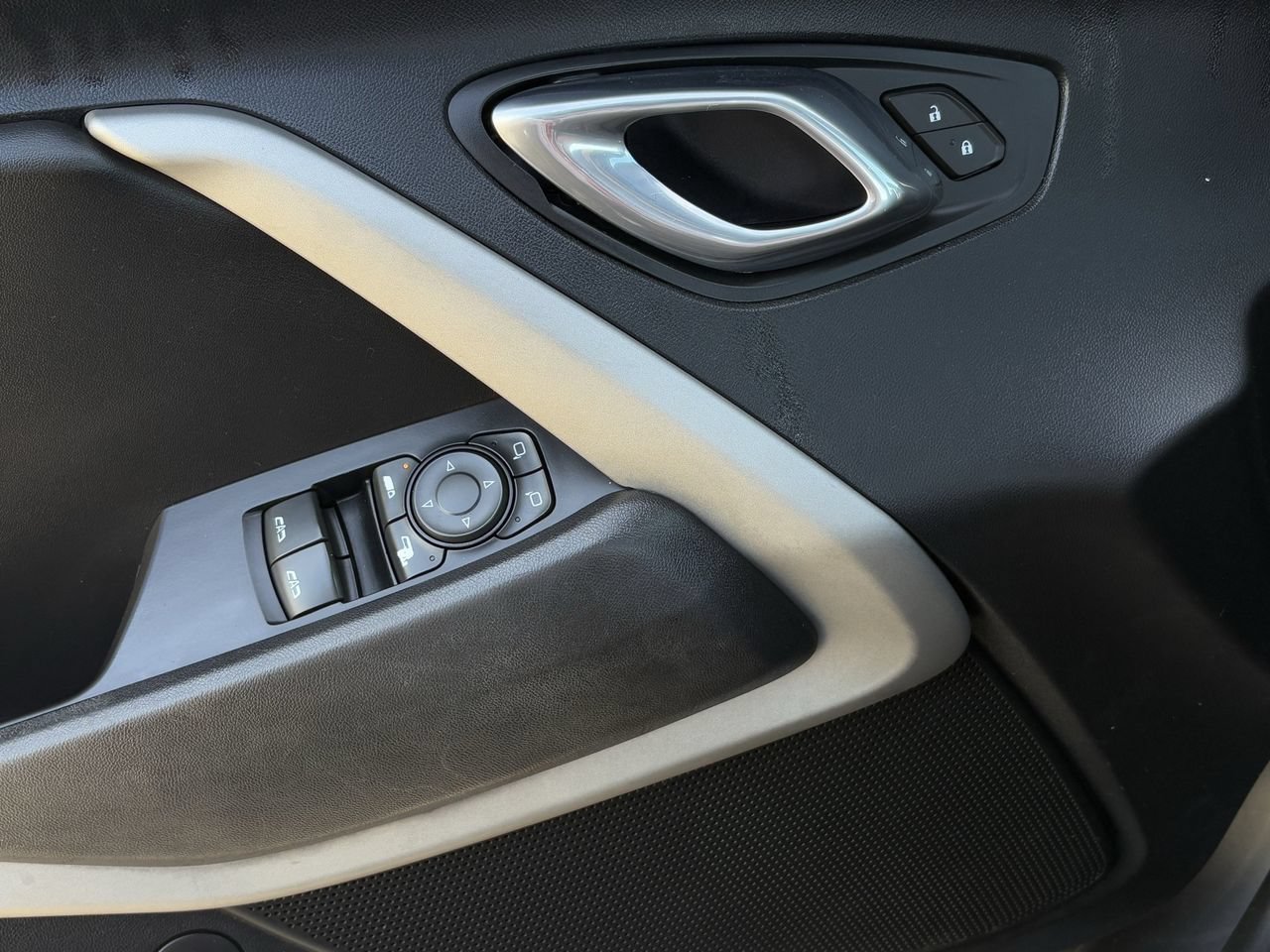 Used 2020 Chevrolet Camaro LT RWD image 22
