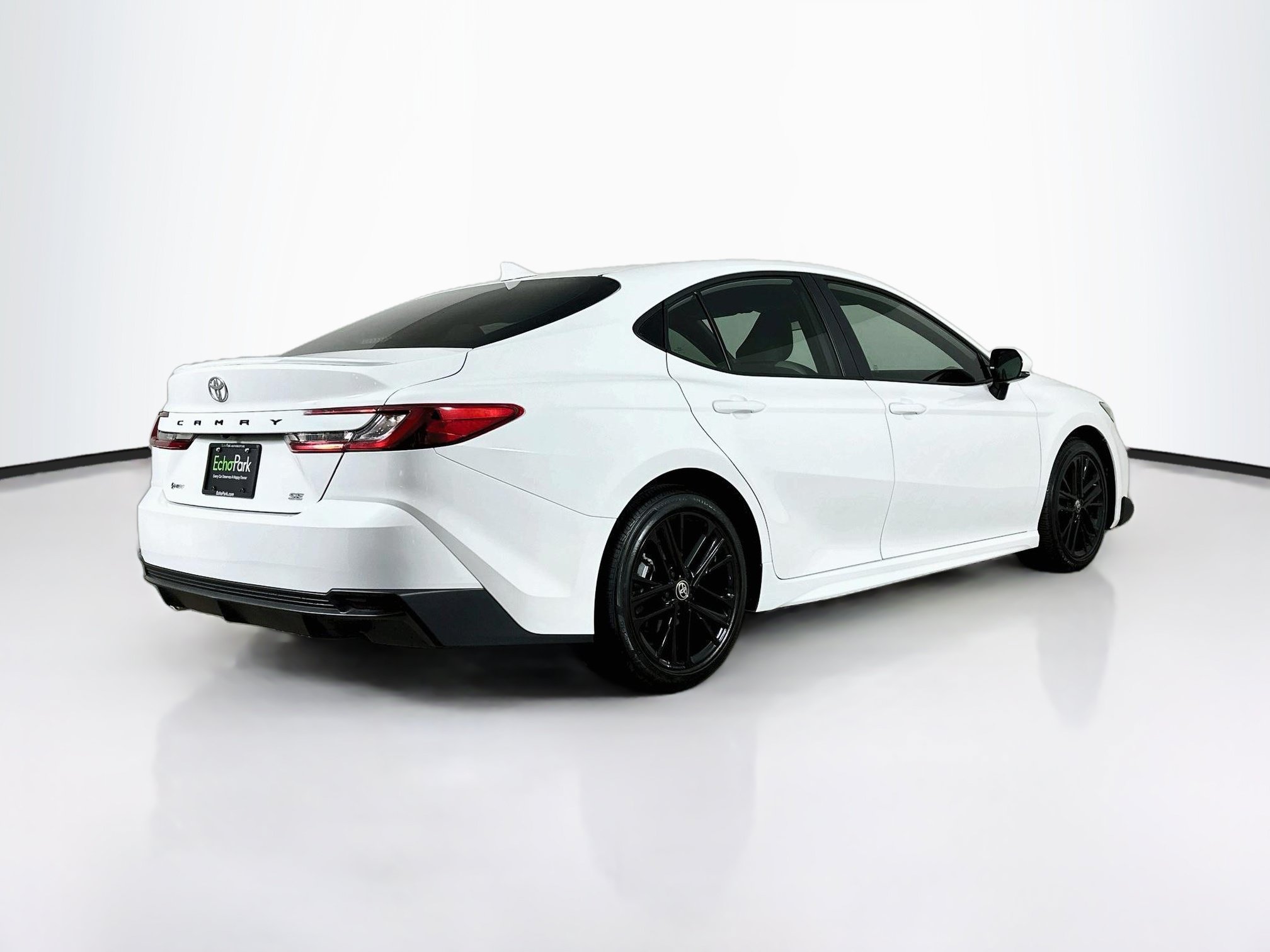 Used 2026 Toyota Camry SE FWD image 9