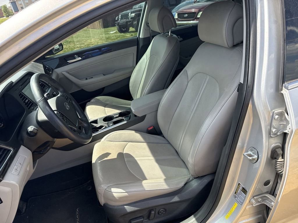 Used 2016 Hyundai Sonata Limited w/ Option Group 04 FWD image 21