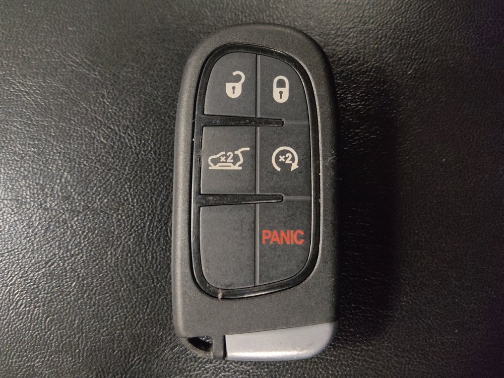 Used 2020 Jeep Cherokee Limited image 32