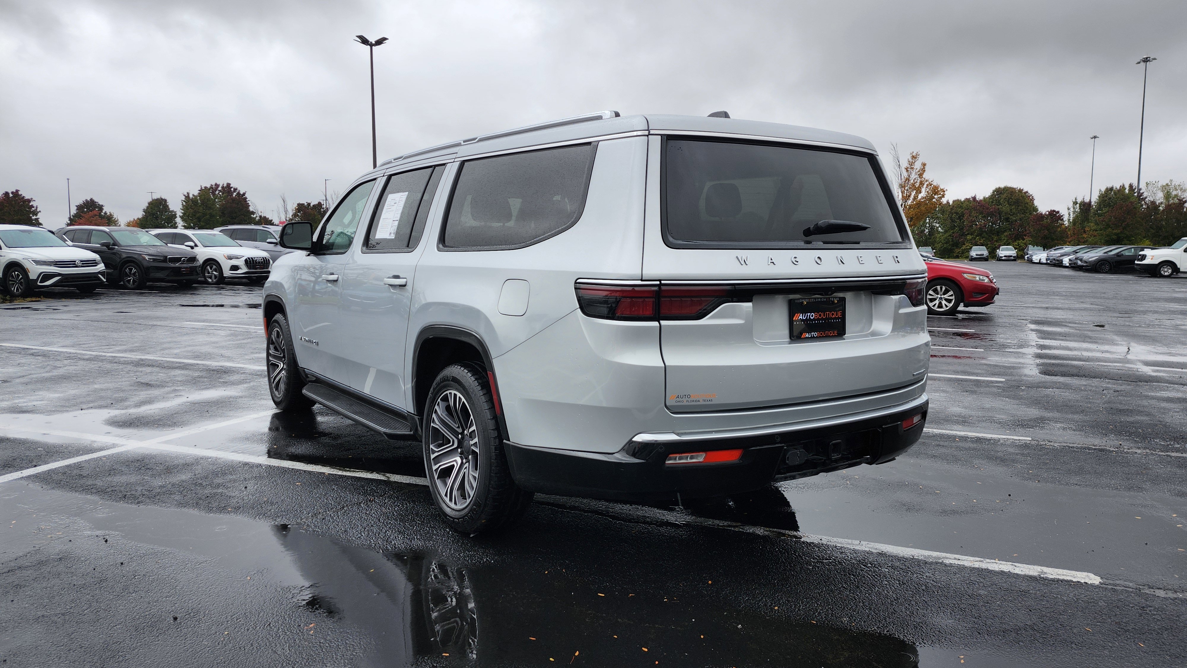 Used 2024 Jeep Wagoneer L Series II w/ Flexible Seating Group image 9