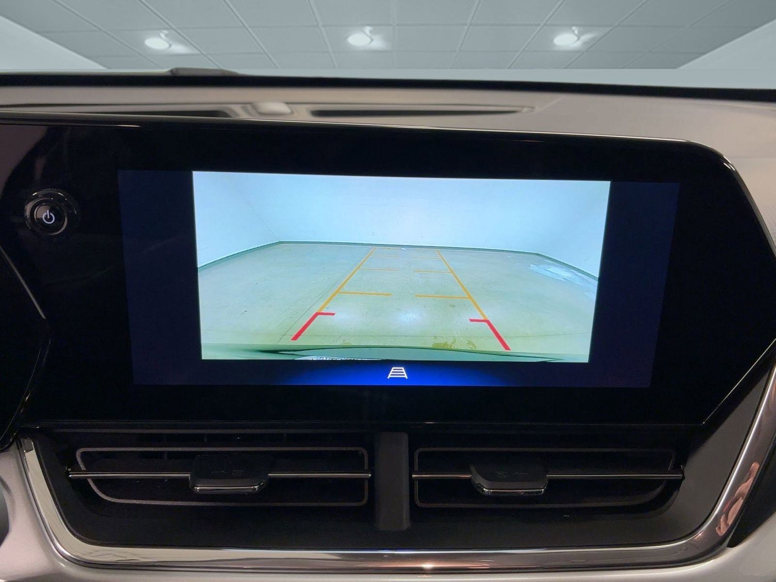 Certified 2025 Chevrolet Trax LT w/ LT Convenience Package image 26