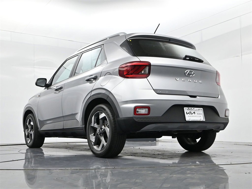 Used 2023 Hyundai Venue SEL image 34