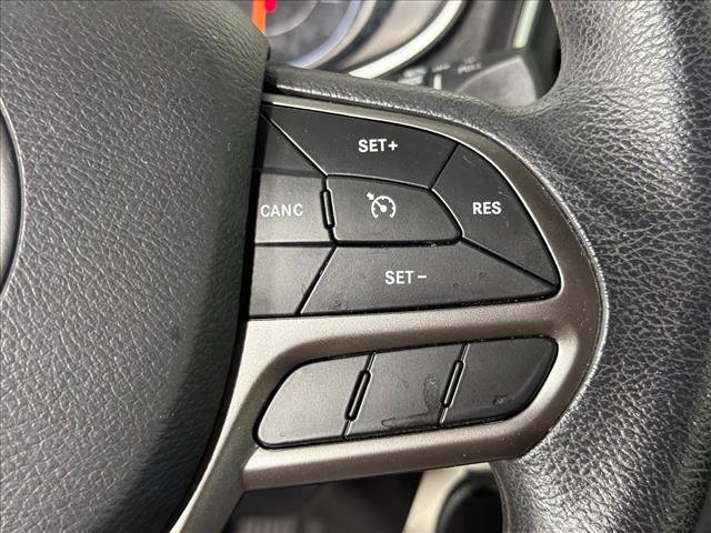 Used 2019 Jeep Cherokee Latitude w/ Popular Appearance Group FWD image 25