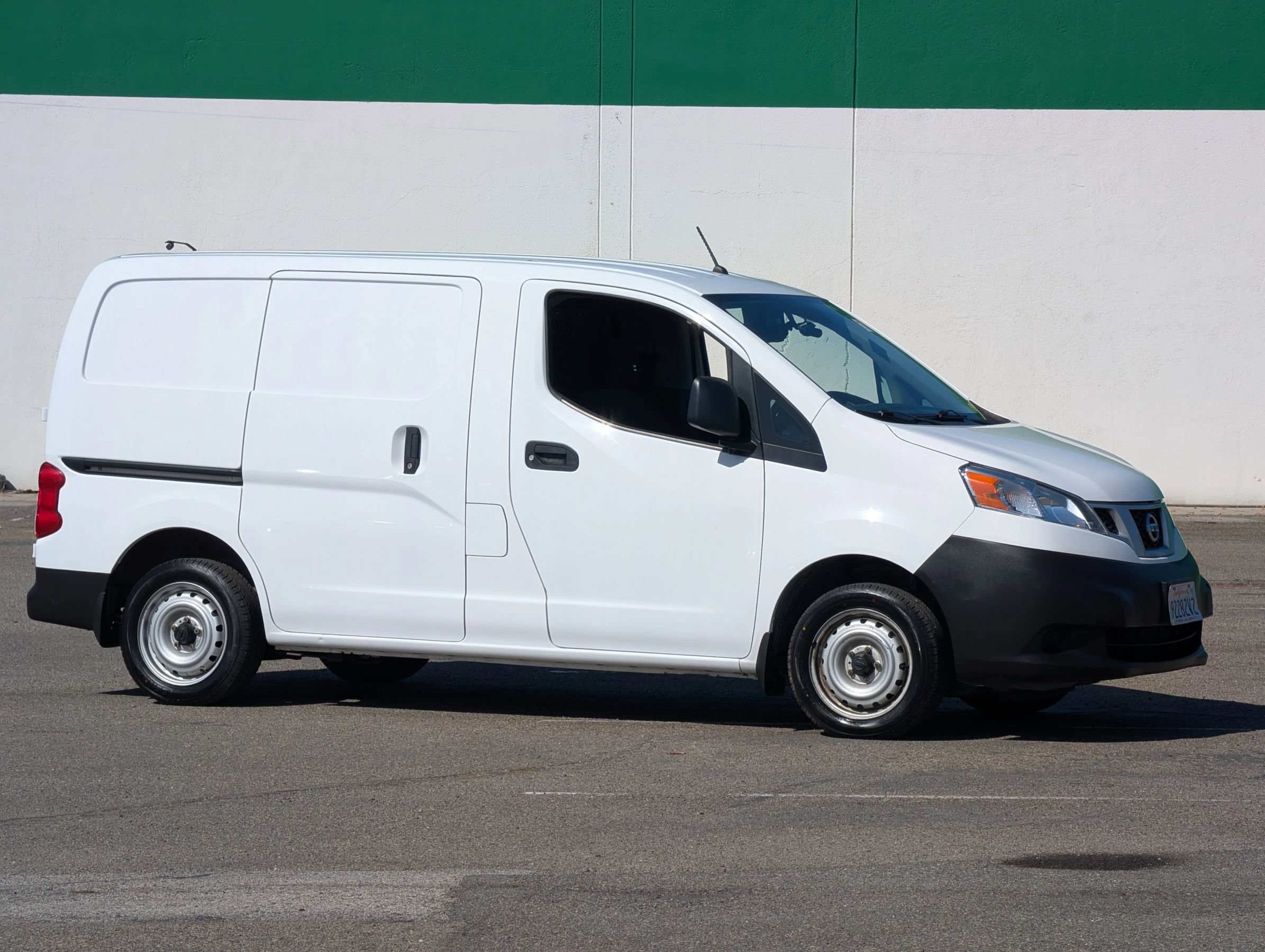 Used 2018 Nissan NV200 S FWD image 1