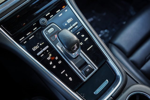 Used 2018 Porsche Panamera 4 image 33