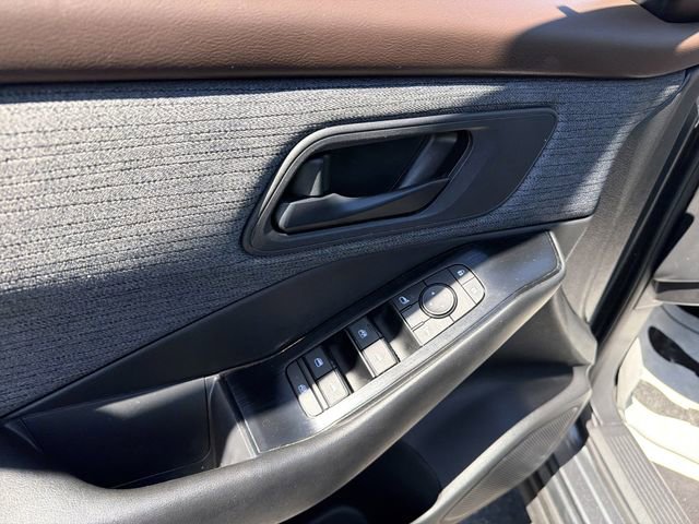 Used 2023 Nissan Rogue S FWD image 15