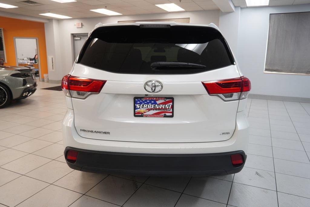 Used 2019 Toyota Highlander LE AWD/4WD image 8