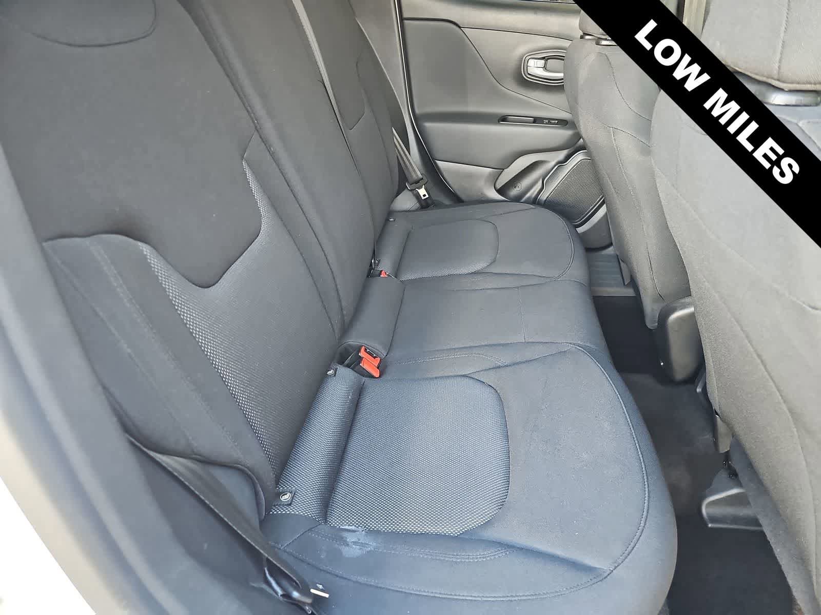 Used 2023 Jeep Renegade Latitude AWD/4WD image 16