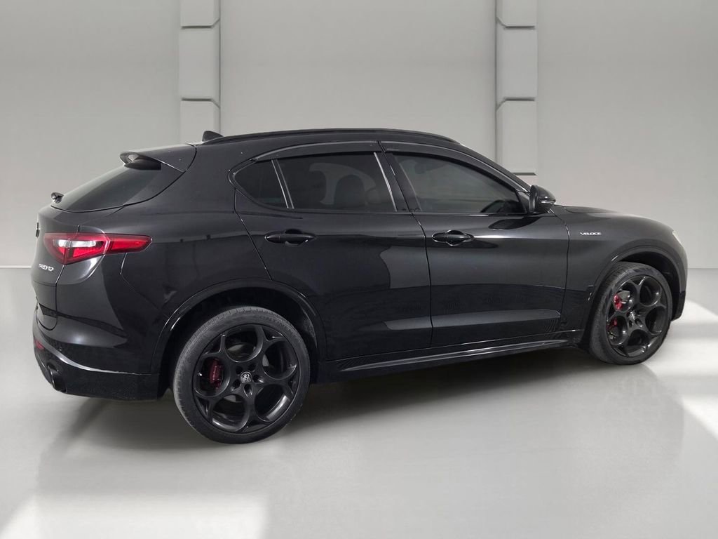Used 2022 Alfa Romeo Stelvio Veloce AWD/4WD image 5