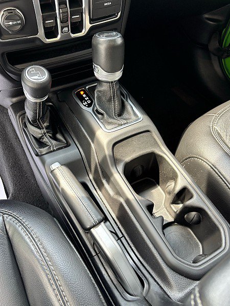 Used 2019 Jeep Wrangler Unlimited Sahara w/ Uconnect 4C Nav & Sound Group AWD/4WD image 14