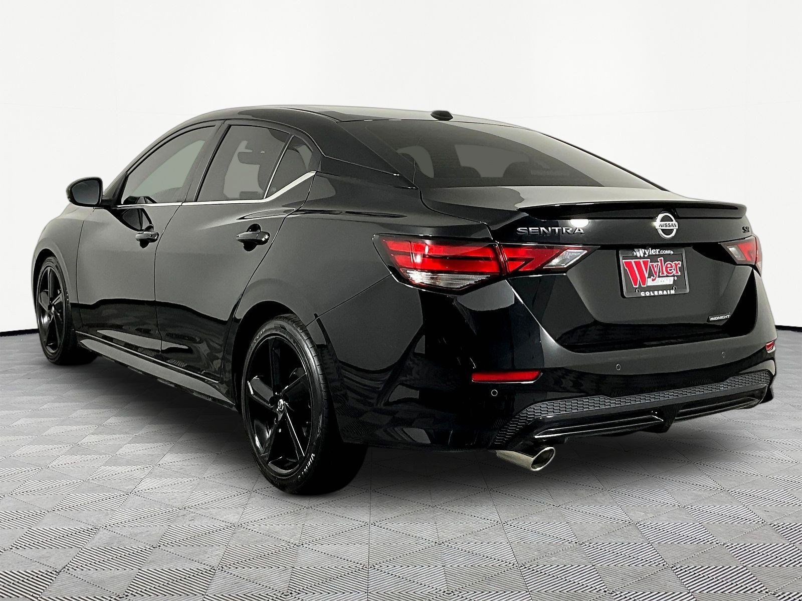 Certified 2023 Nissan Sentra SR w/ Midnight Edition Package FWD image 4
