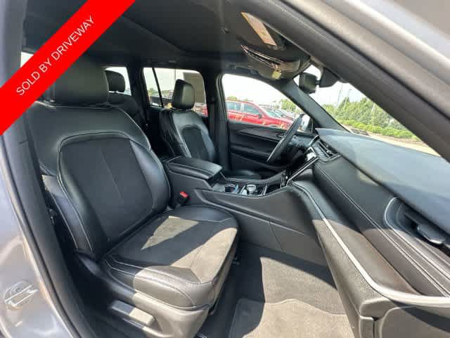 Used 2023 Jeep Grand Cherokee Altitude AWD/4WD image 20