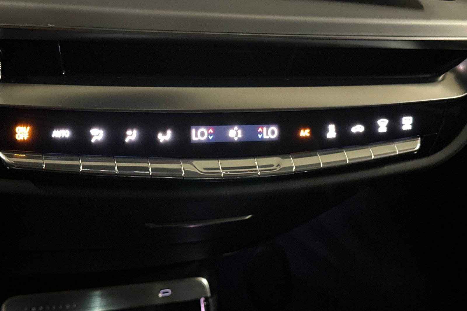 Used 2025 Cadillac Lyriq Luxury AWD/4WD image 19
