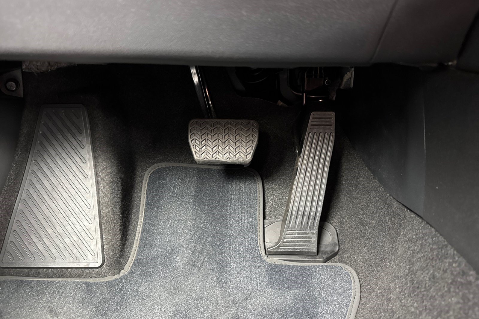 Certified 2026 Lexus UX 300h FWD w/ Accessory Package (Z1) image 39