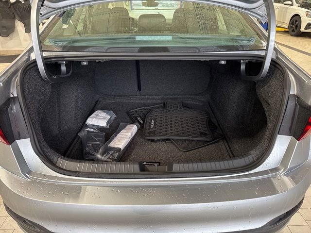 Certified 2025 Volkswagen Jetta SE FWD image 25
