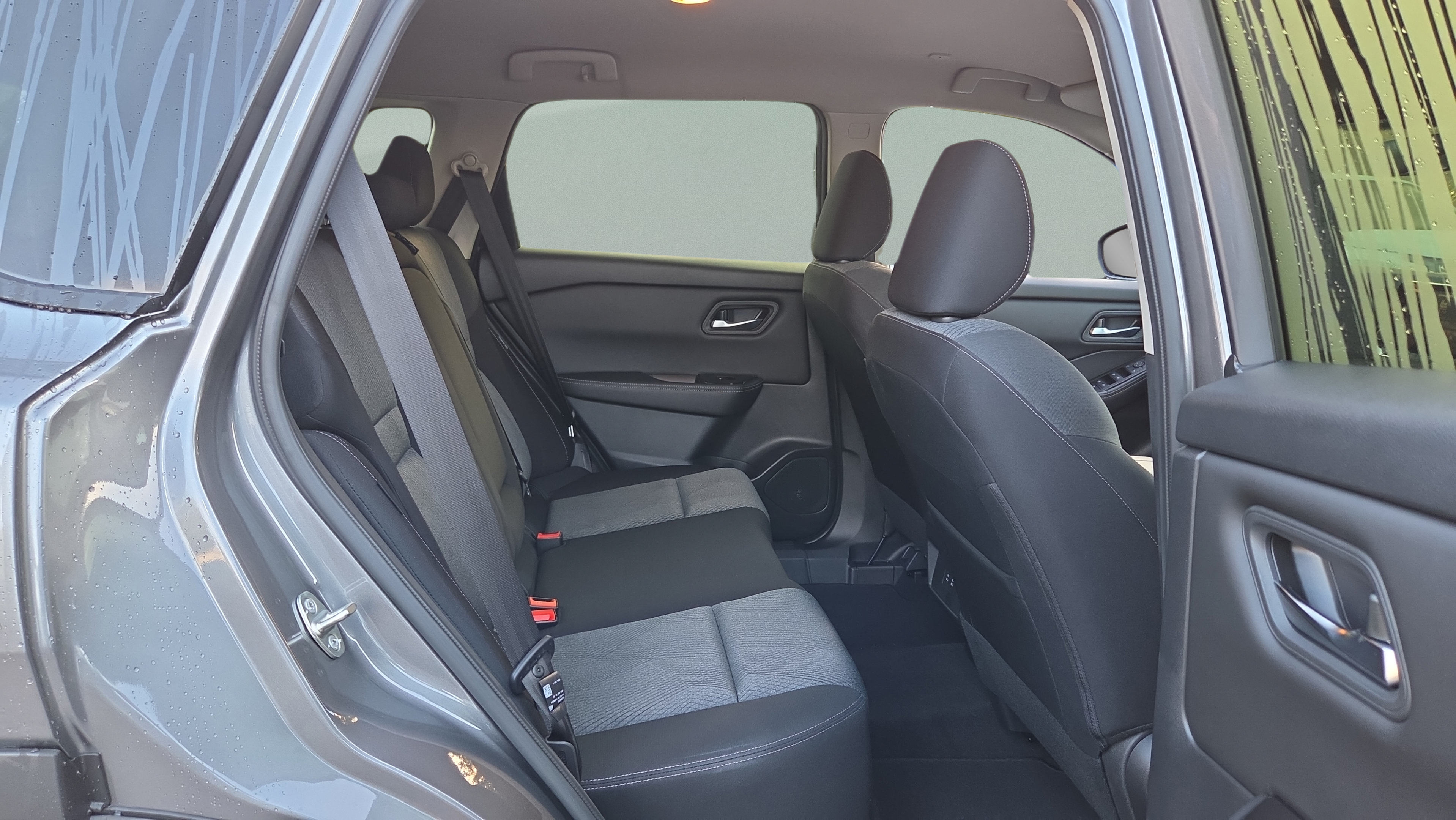 Used 2024 Nissan Rogue SV FWD image 14
