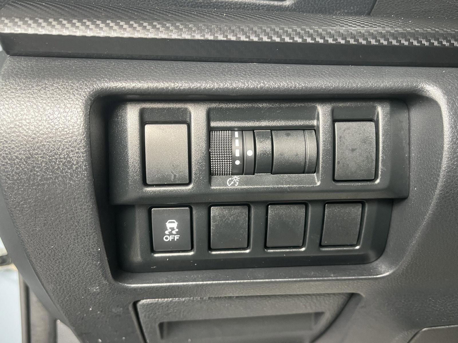 Used 2018 Subaru Crosstrek 2.0i Premium AWD/4WD image 18