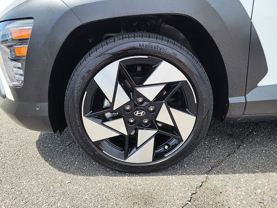 Used 2025 Hyundai Kona Limited FWD image 8