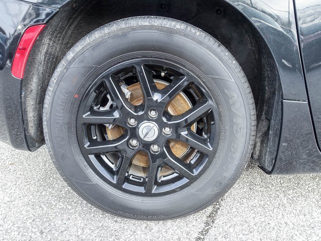 Used 2023 Chrysler Pacifica Touring-L image 25