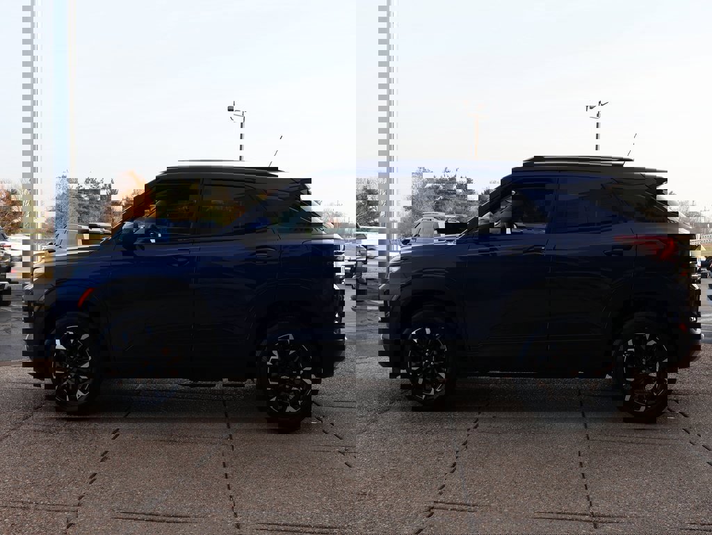 Used 2022 Chevrolet TrailBlazer LT w/ Driver Confidence Package image 3