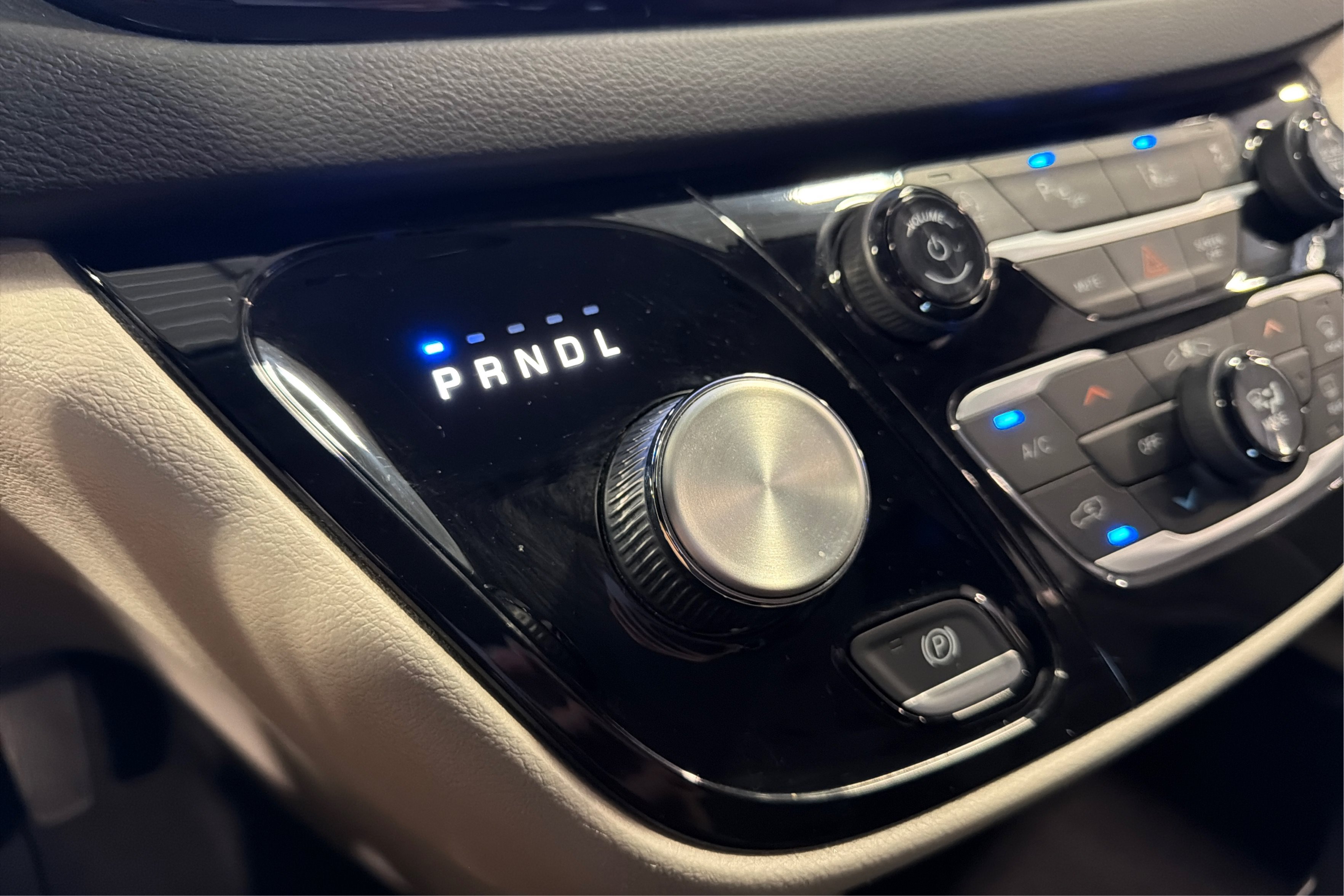 Used 2023 Chrysler Pacifica Touring-L FWD image 34
