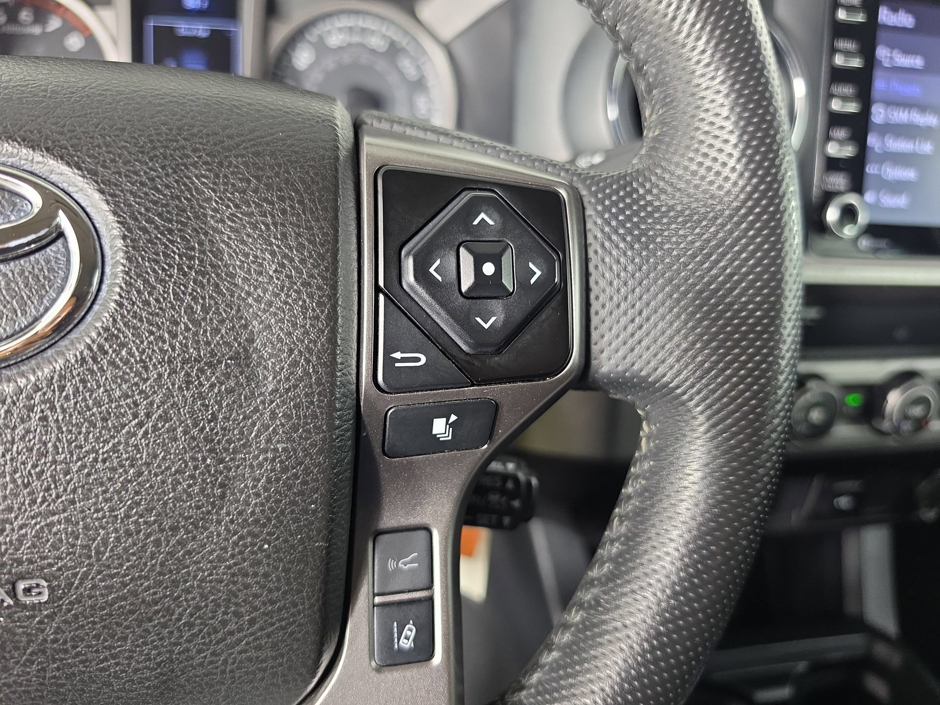 Used 2022 Toyota Tacoma SR5 w/ SR5 Appearance Package (SM) RWD image 19