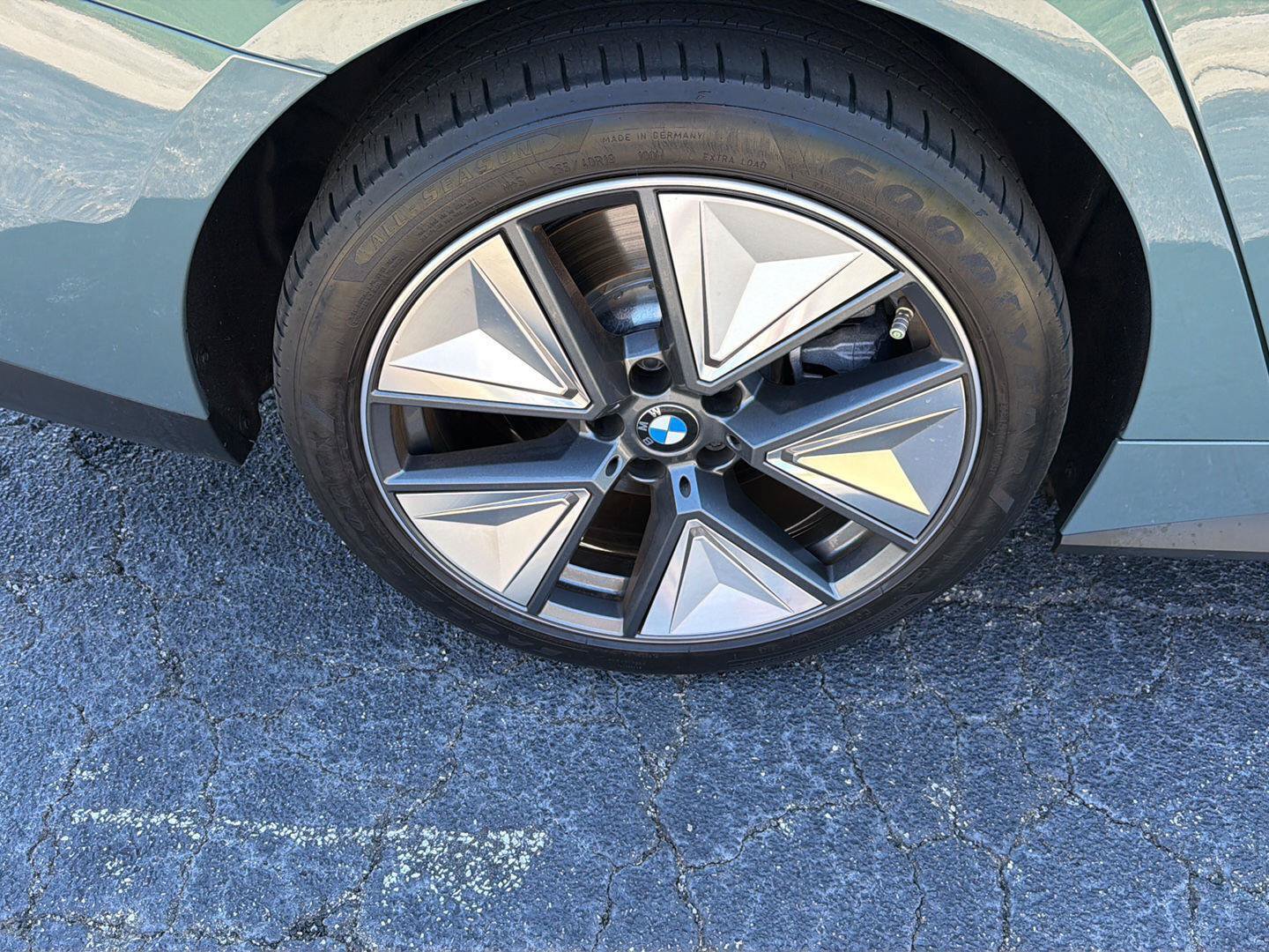 Used 2025 BMW i4 eDrive40 w/ Premium Package RWD image 40