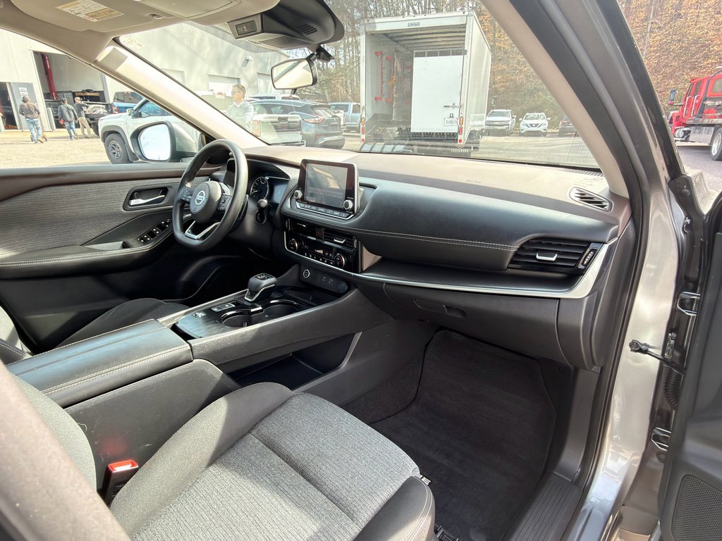 Used 2021 Nissan Rogue SV image 16