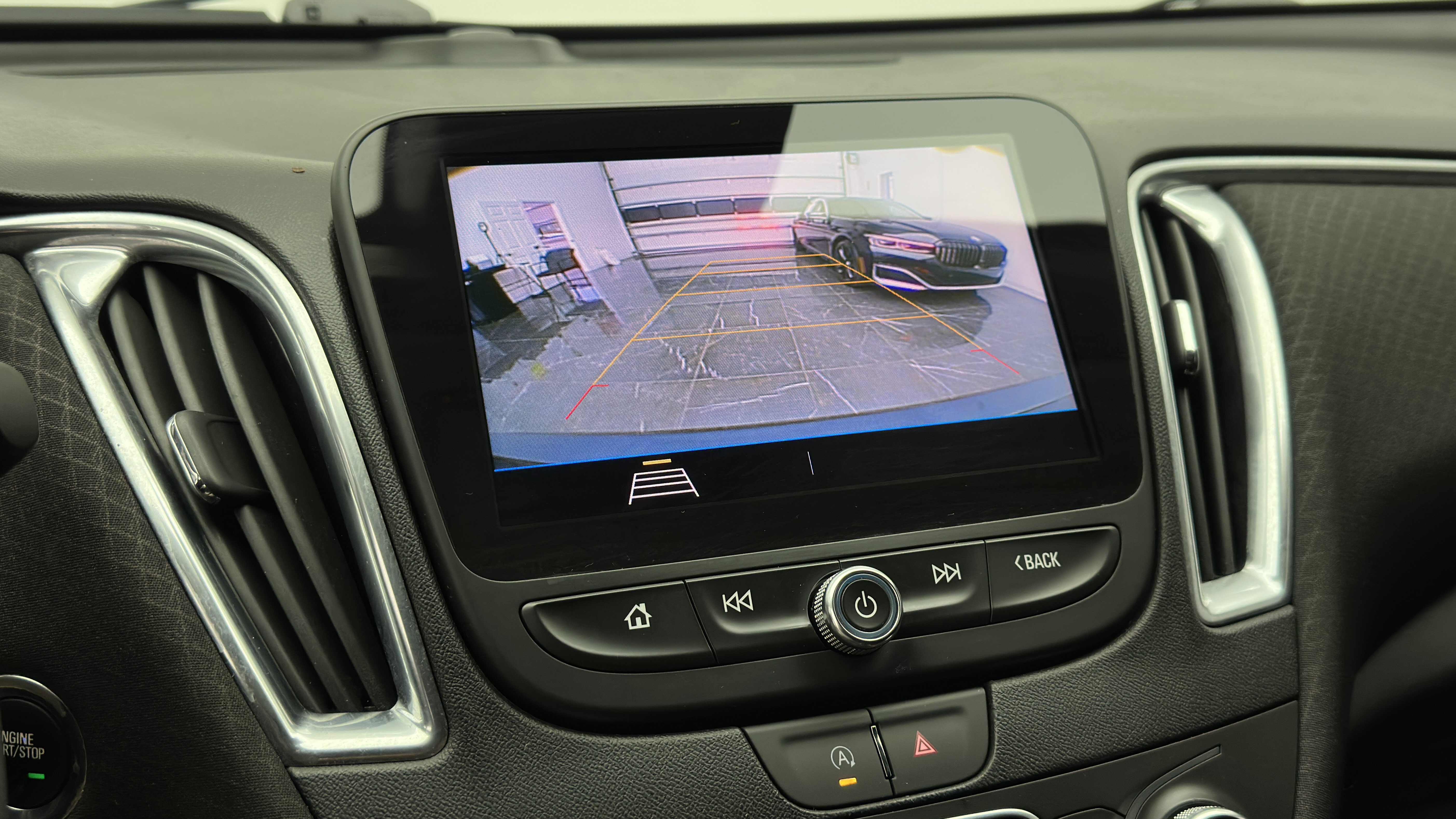 Used 2020 Chevrolet Malibu LT FWD image 19