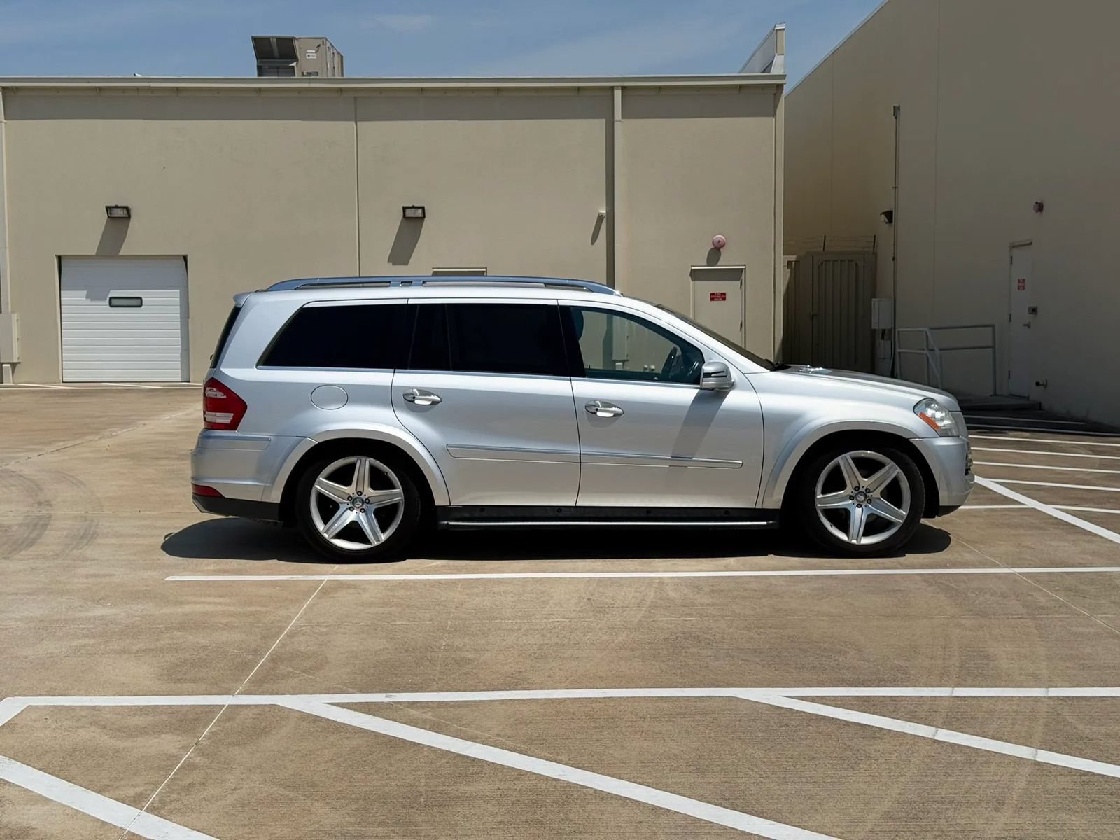Used 2011 Mercedes-Benz GL 550 4MATIC image 8